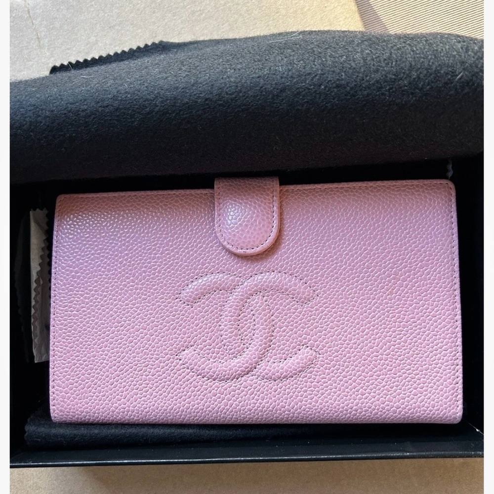 Vintage Rare Pink Chanel Caviar wallet